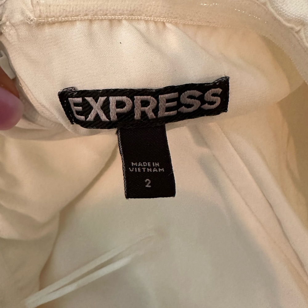 White express jumper. Good condition has an zipper in the back.
